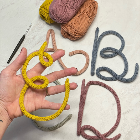 Pletena žična začetnica ''Inicialka"